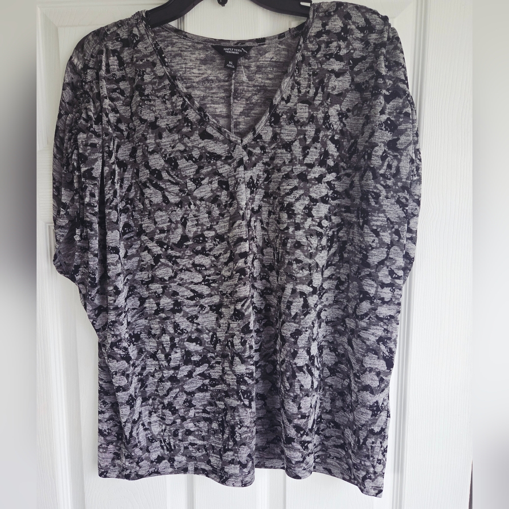 Vira Wang ✨️ Women's Black and Gray Patterned Top Size XL